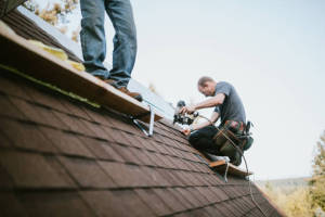 Local Roofers in Lyndon B Johnson Space Cen, TX